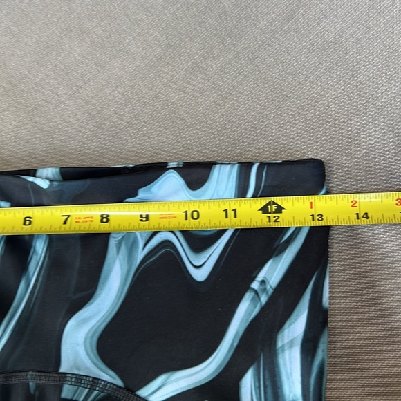 Spanx print leggings size Medium - Picture 9 of 10